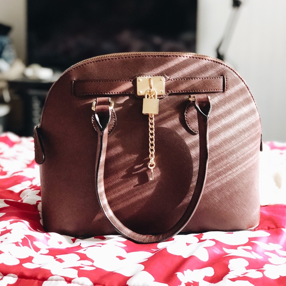 Taylor Swift Aldo Frattapolesine bag in Bordeaux